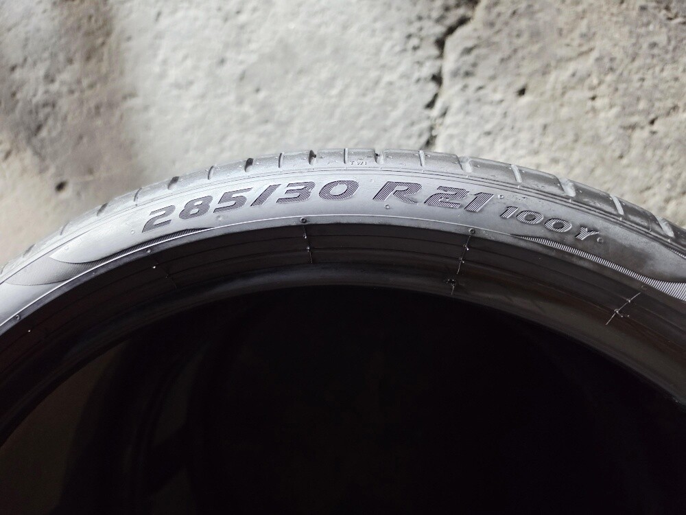 285/30/21 Pirelli Tyre - 4