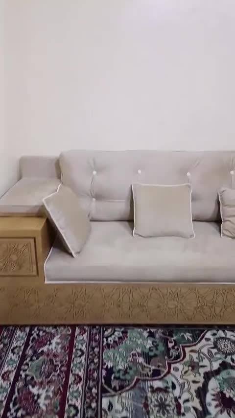 كنب نظيف شبه جديد معا طاولات  - 1