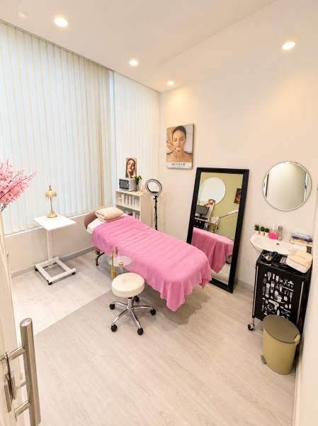 BEAUTY SALON FOR SALE | AL NASR ST. - 6