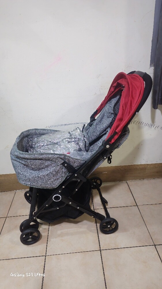Like New Foldable Baby Stroller (Us - 1