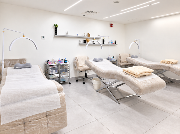 LADIES BEAUTY SALON FOR SALE LUSAIL - 11