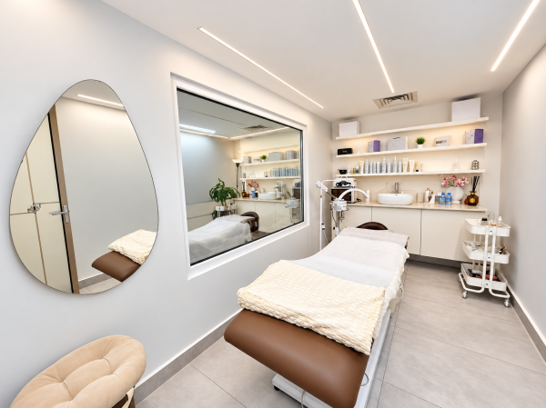 LADIES BEAUTY SALON FOR SALE LUSAIL - 14