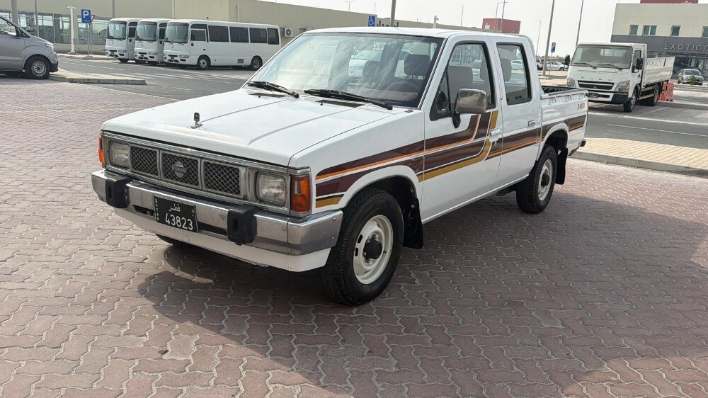 نيسان بيك اب عراوي مخزن 1990 - 1