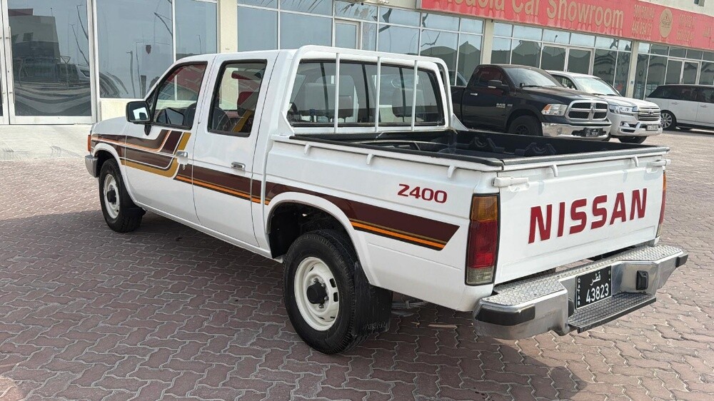 نيسان بيك اب عراوي مخزن 1990 - 12