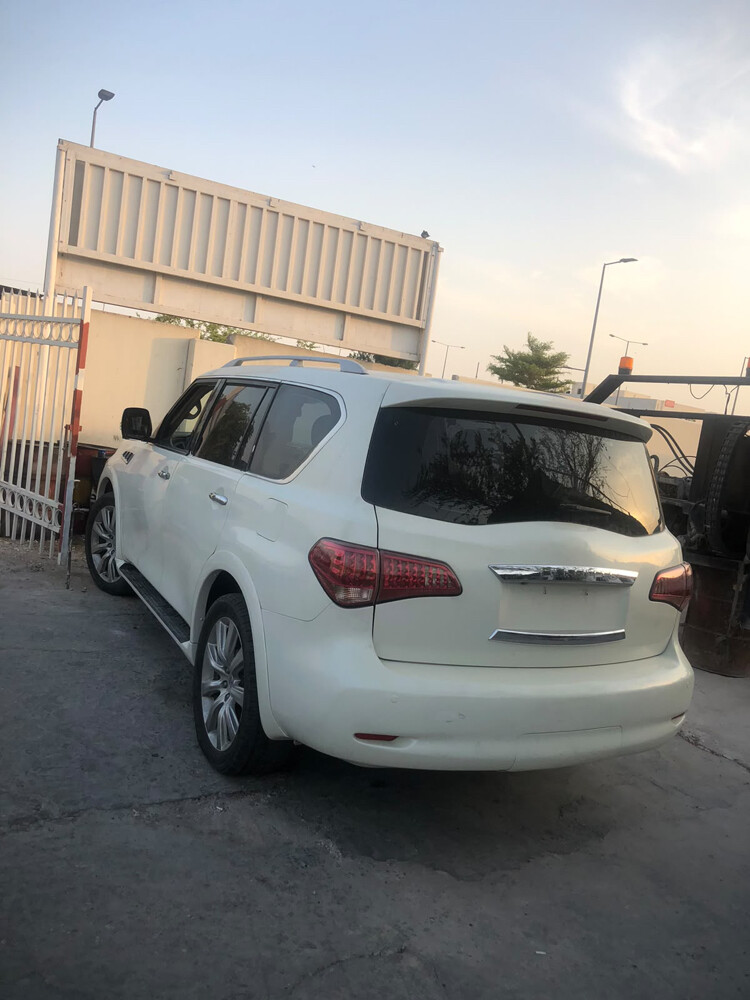 Infiniti qx56 parts  - 1