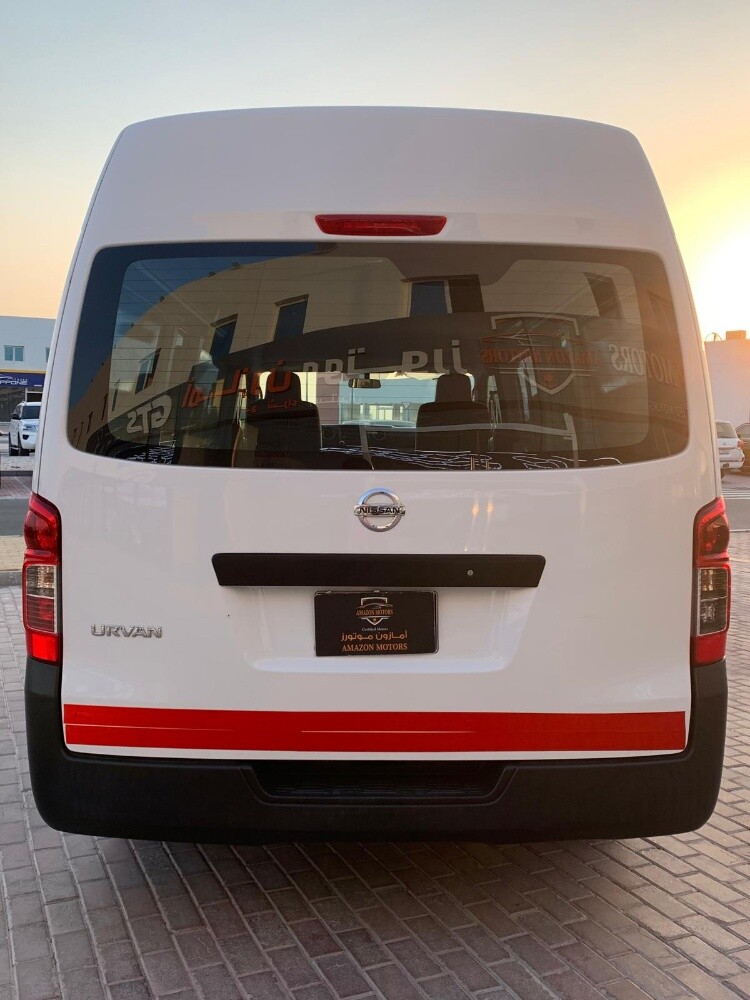 High-roof Nissan Urvan bus - 8