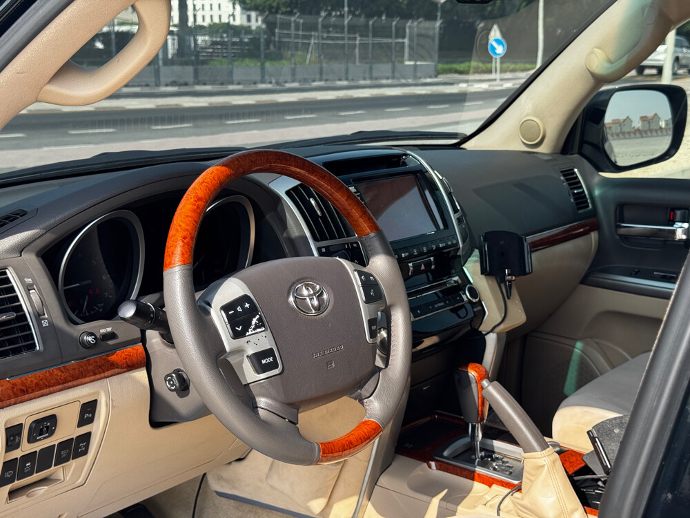 Land Cruiser VXR 2012 - 11