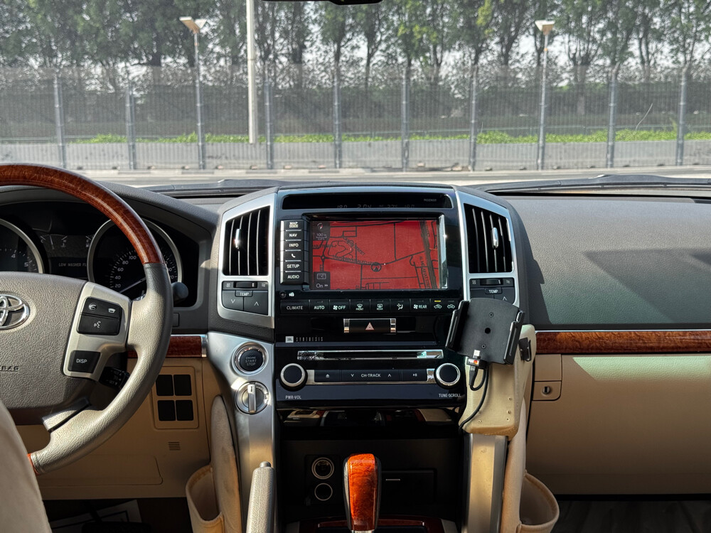 Land Cruiser VXR 2012 - 12