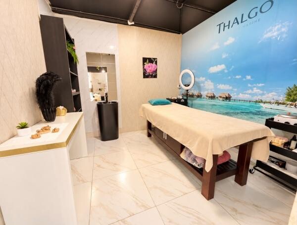 LADIES BEAUTY SALON FOR SALE LUSAIL - 4