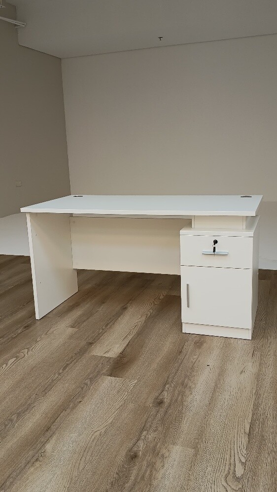 Office desk ( brand new) - 1