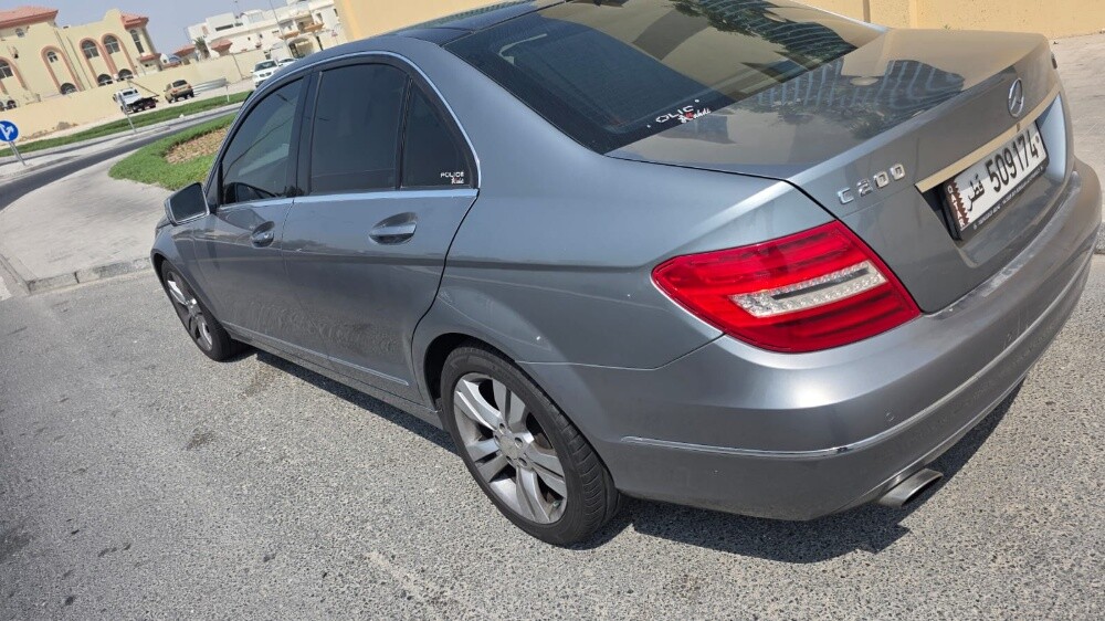 Mercedes Ben's c 200 - 3