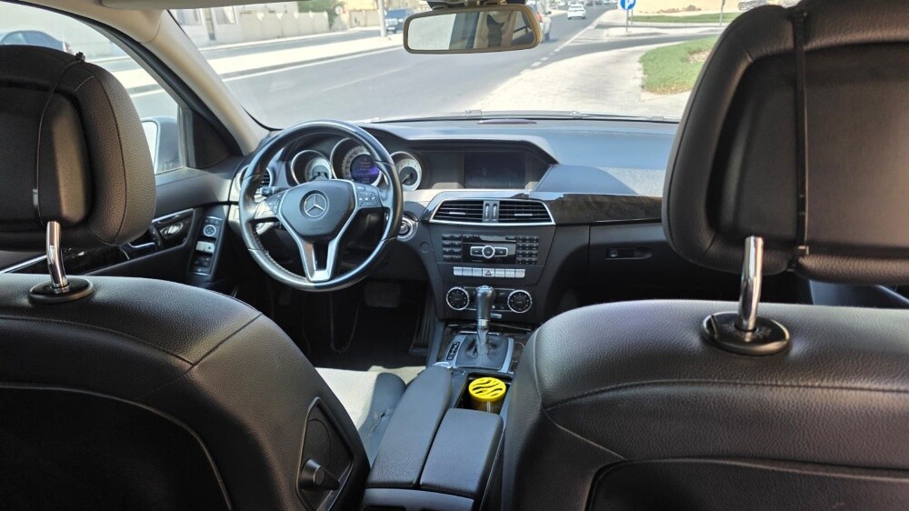 Mercedes Ben's c 200 - 4