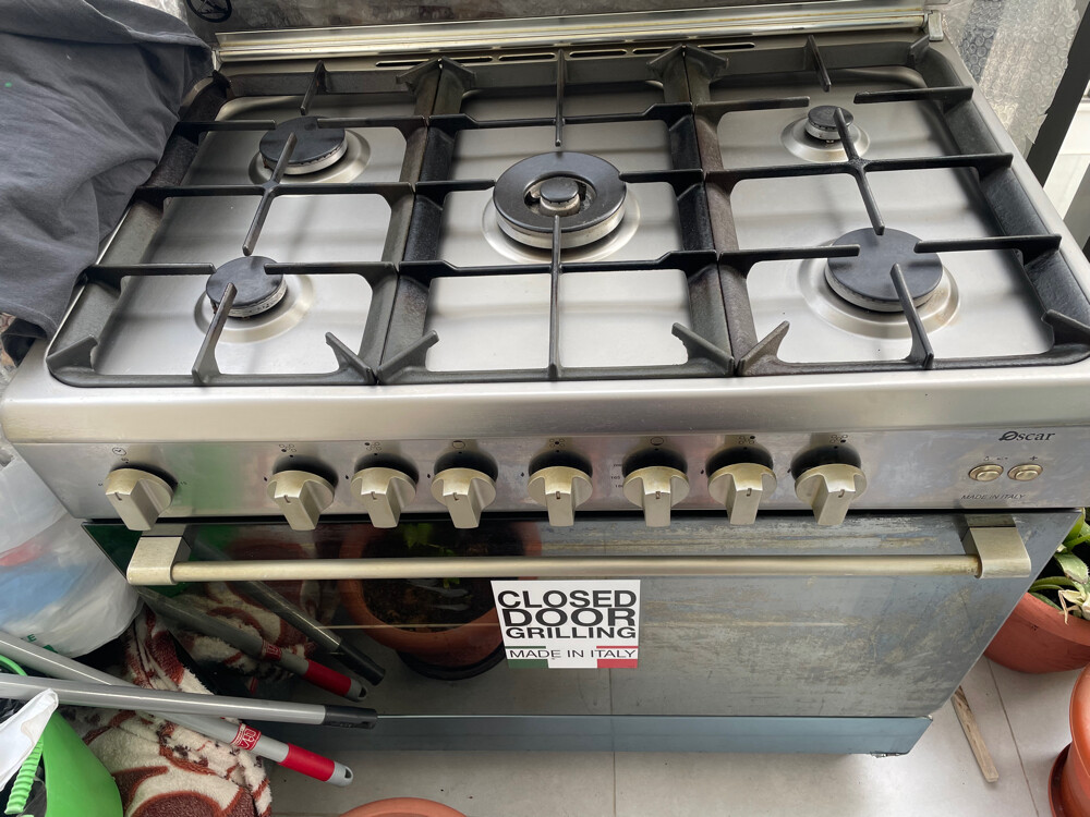 5 burner gas stove made in Italy - 2