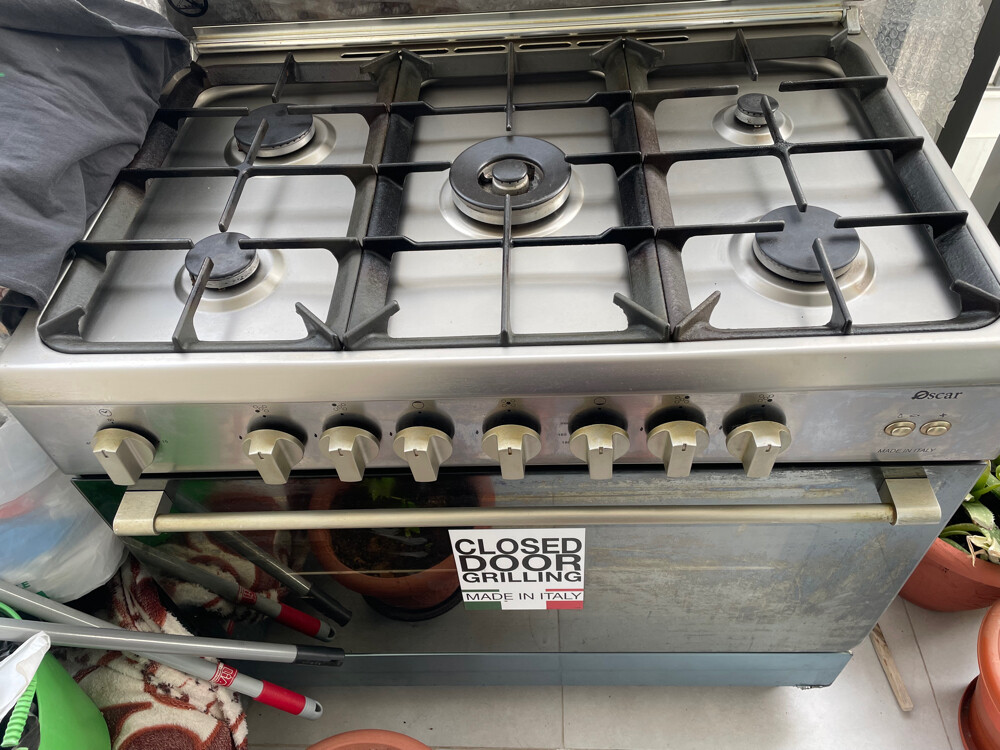 5 burner gas stove made in Italy - 1