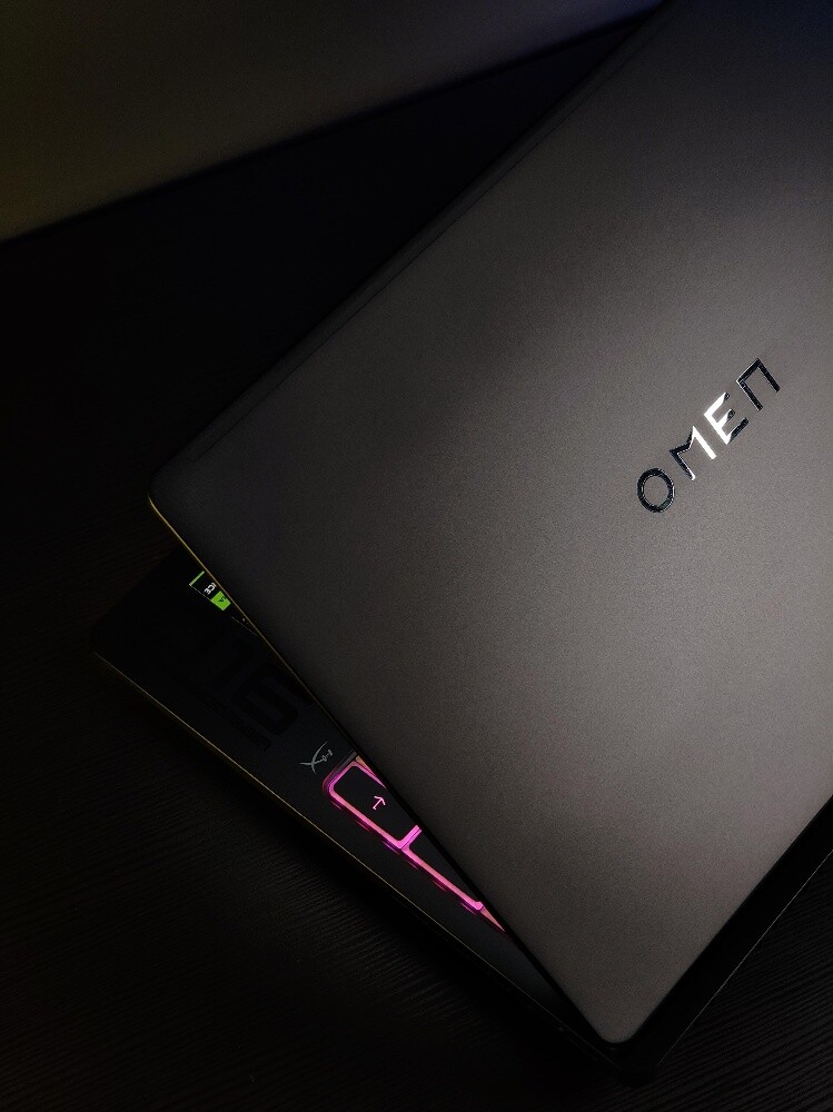 ULTRA 9 max Rtx 5090 ssd2tb - 7