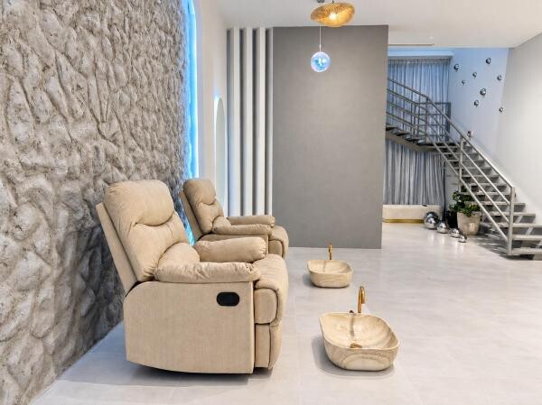 LADIES BEAUTY SALON FOR SALE LUSAIL - 4