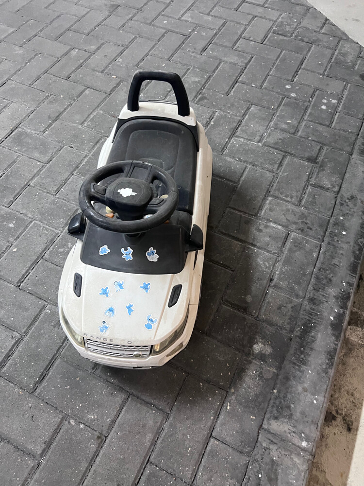 4 weeler electric and free one smal - 4