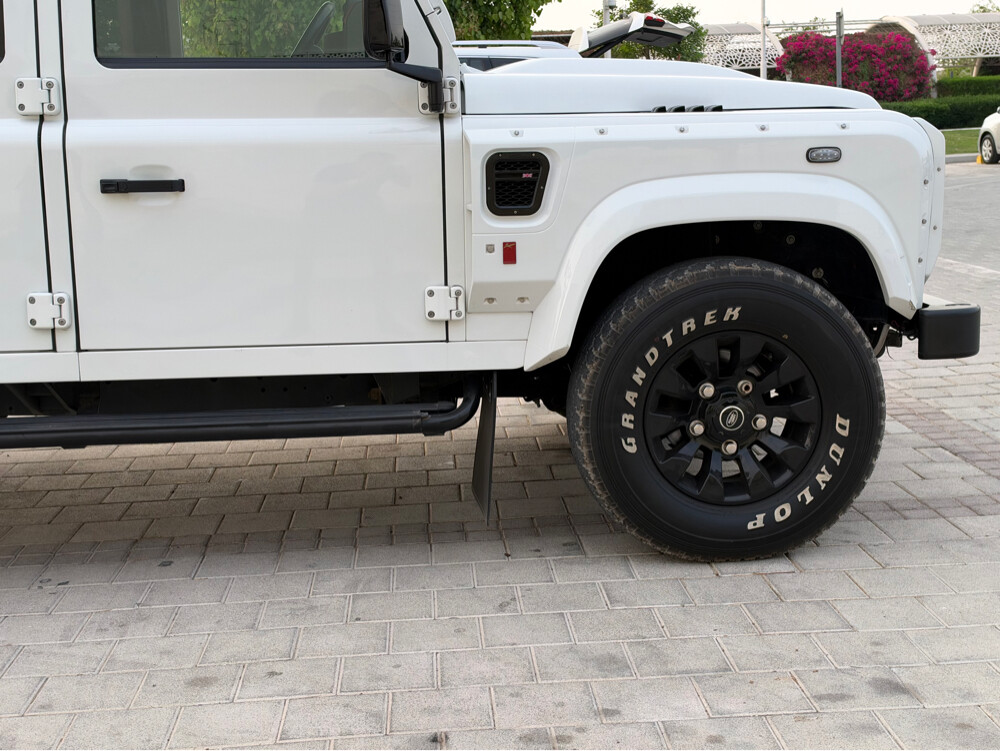 Land Rover Defender  - 8