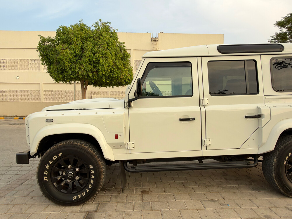 Land Rover Defender  - 6