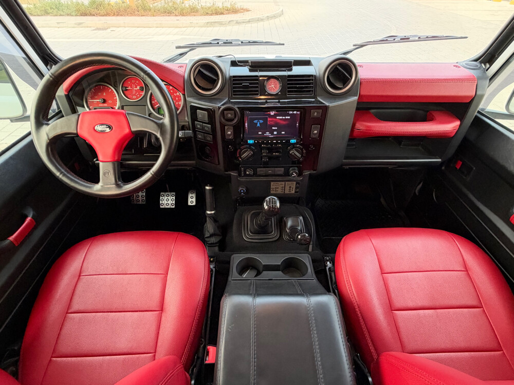 Land Rover Defender  - 14