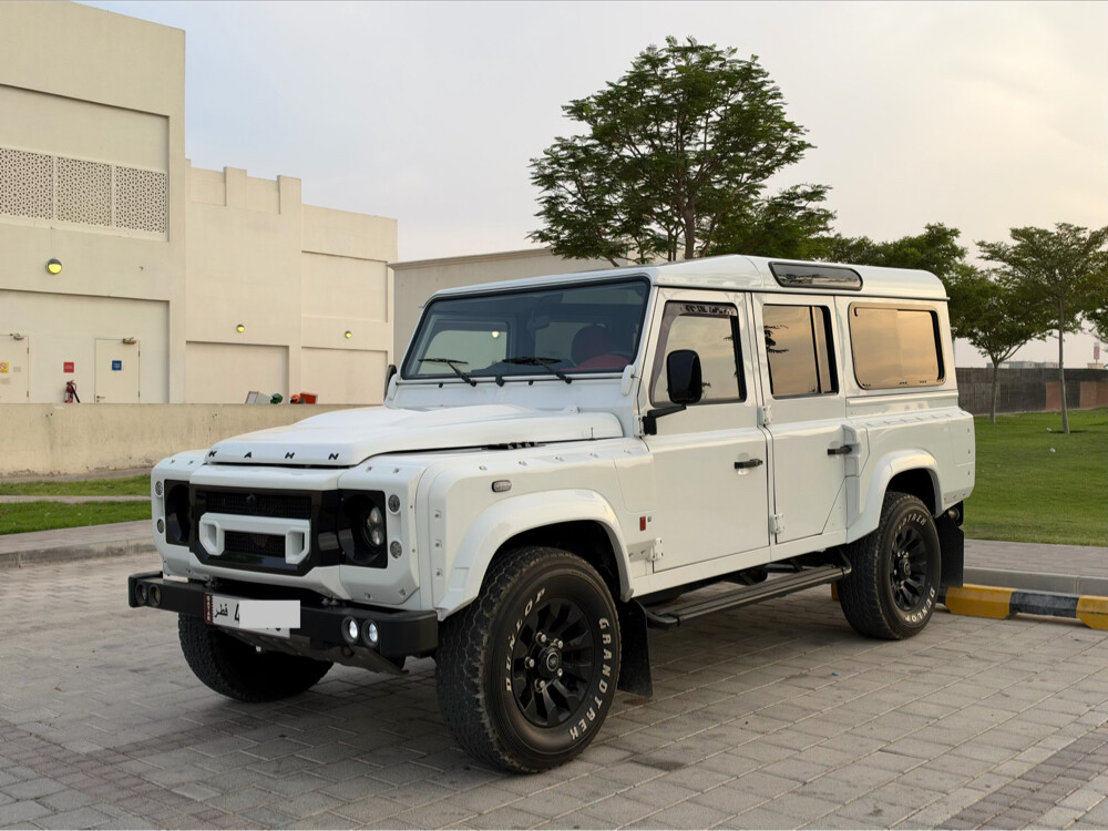 Land Rover Defender  - 1