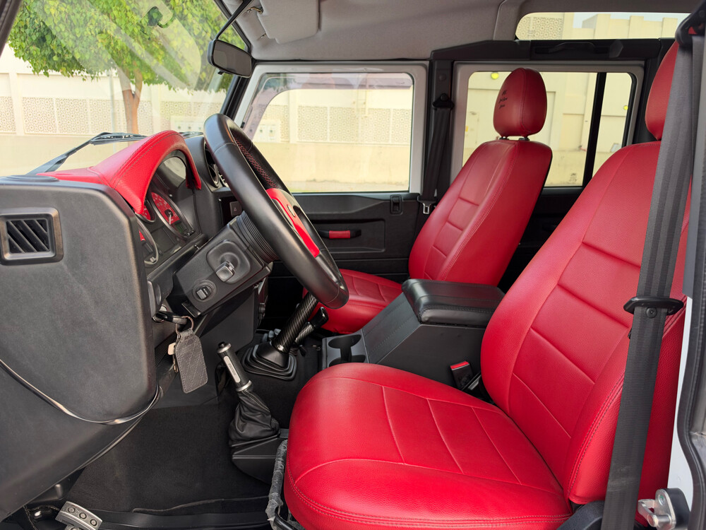 Land Rover Defender  - 11