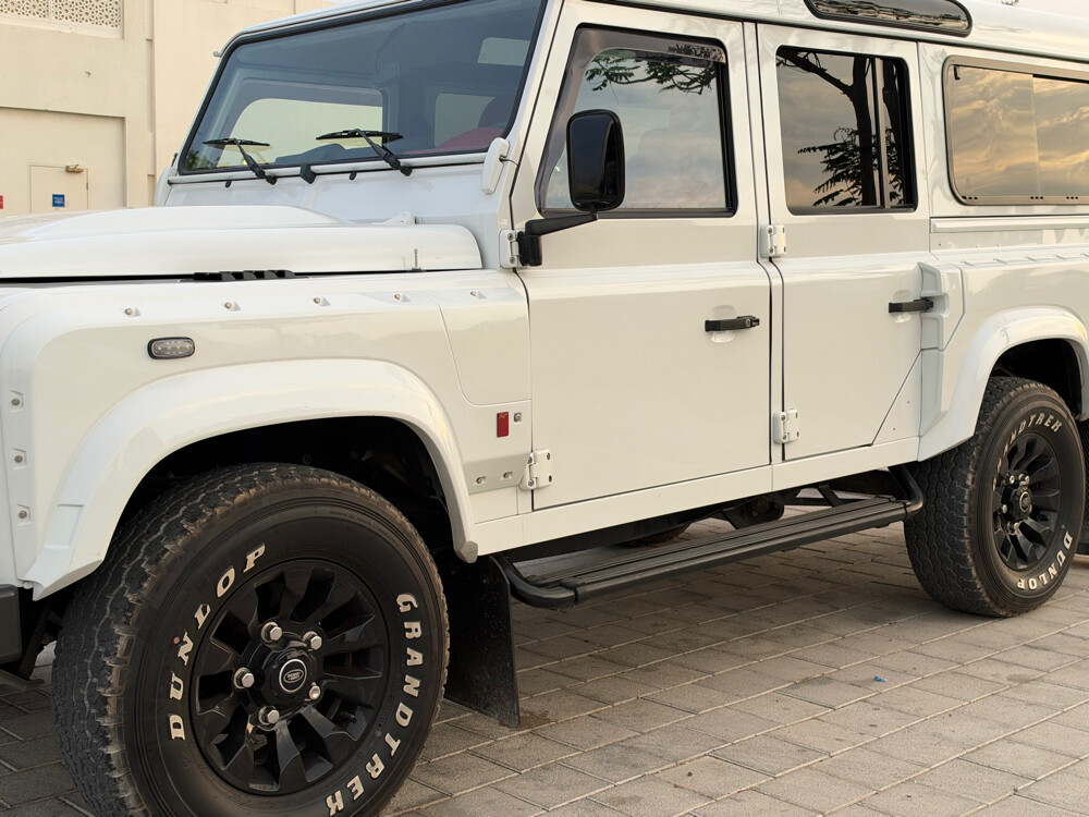 Land Rover Defender  - 19