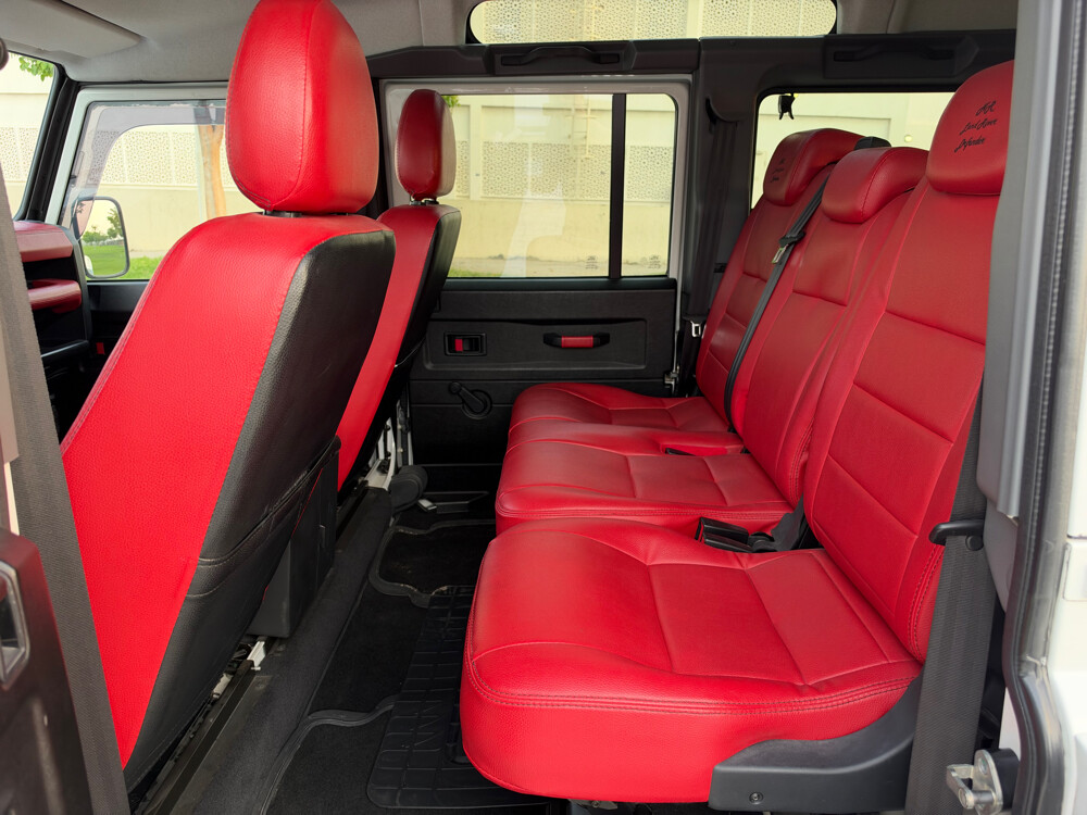 Land Rover Defender  - 17