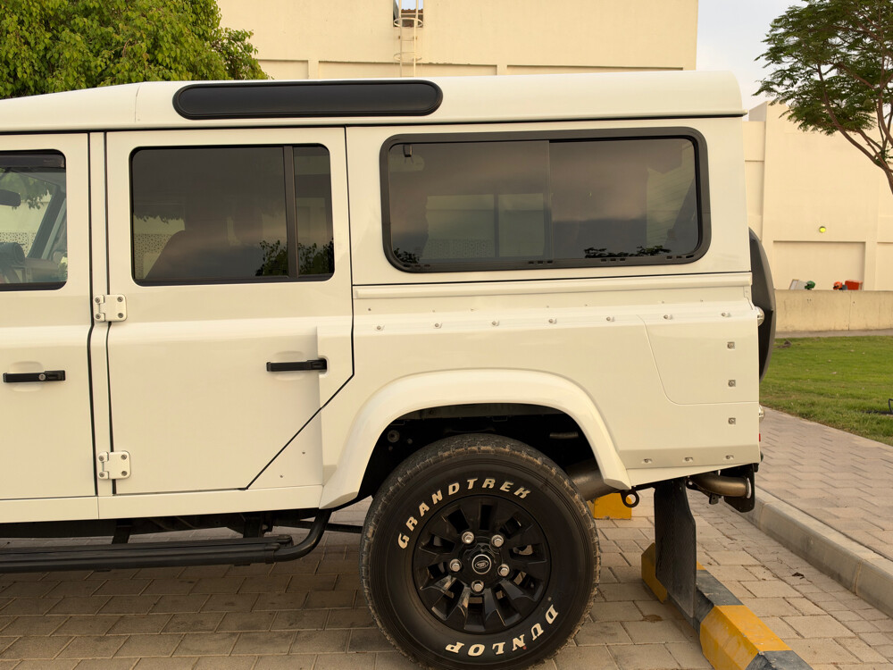 Land Rover Defender  - 4