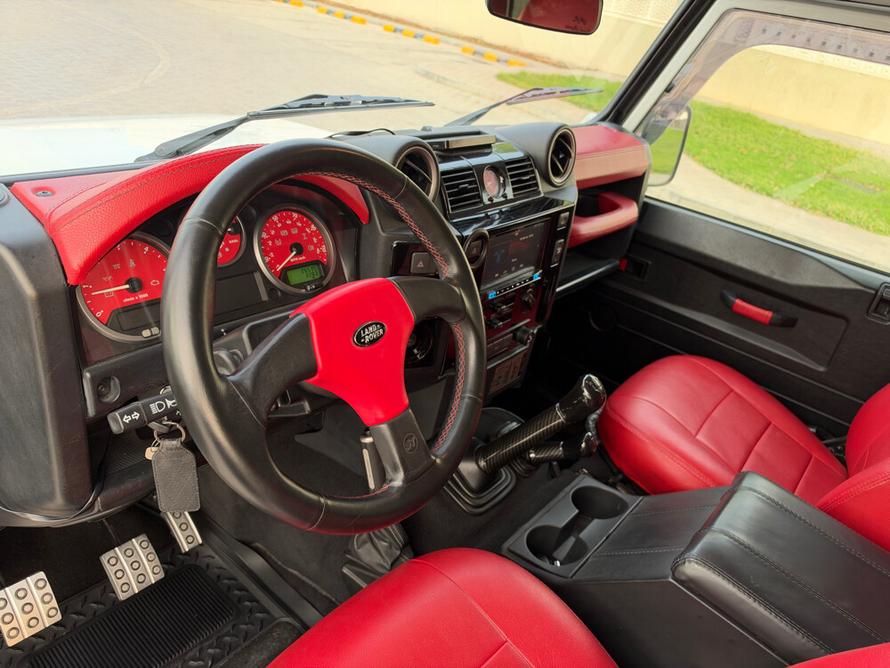 Land Rover Defender  - 12