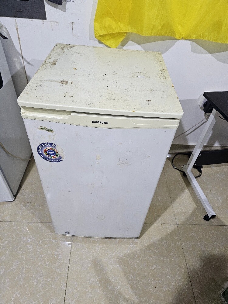 Samsung mini refrigirator - 2