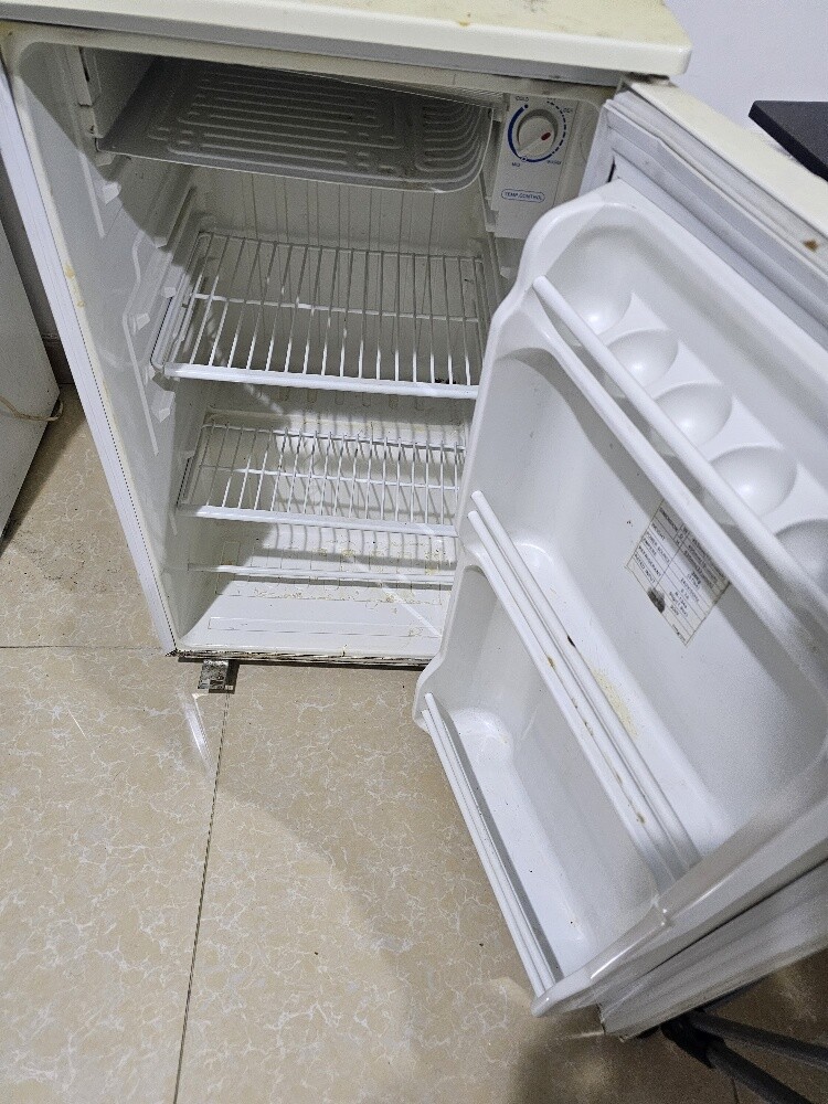 Samsung mini refrigirator - 1