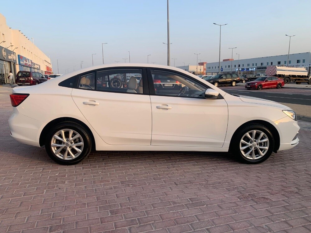 MG 5 Automatic Sedan - 2