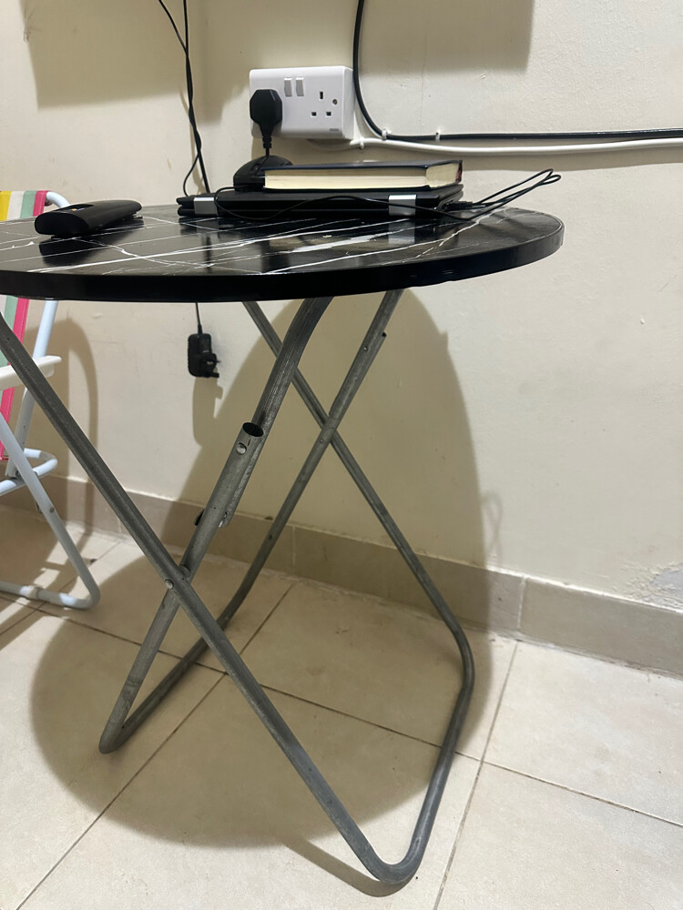طاولة وكرسي واحد - 1