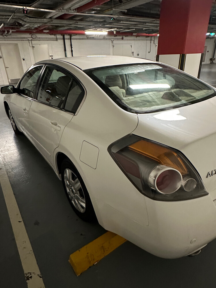 Nissan Altima 2012 Neat & clean - 2