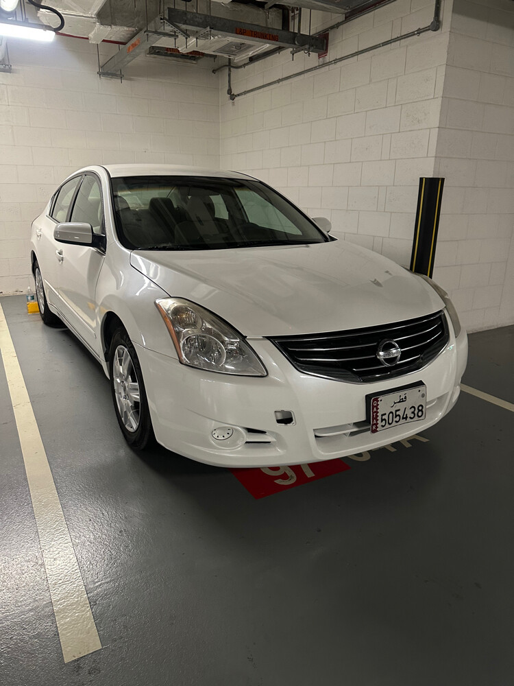 Nissan Altima 2012 Neat & clean - 1