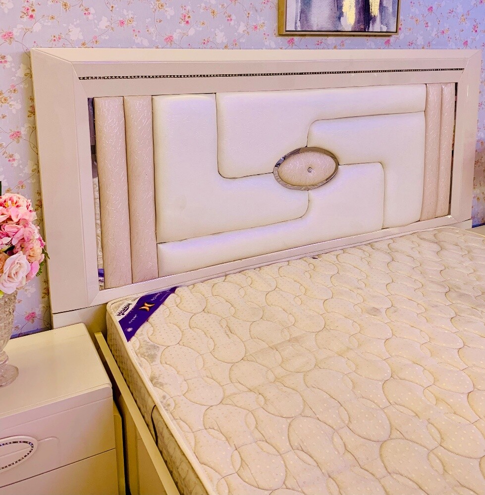 HOME CENTER KING FULL BEDROOM SET. - 7