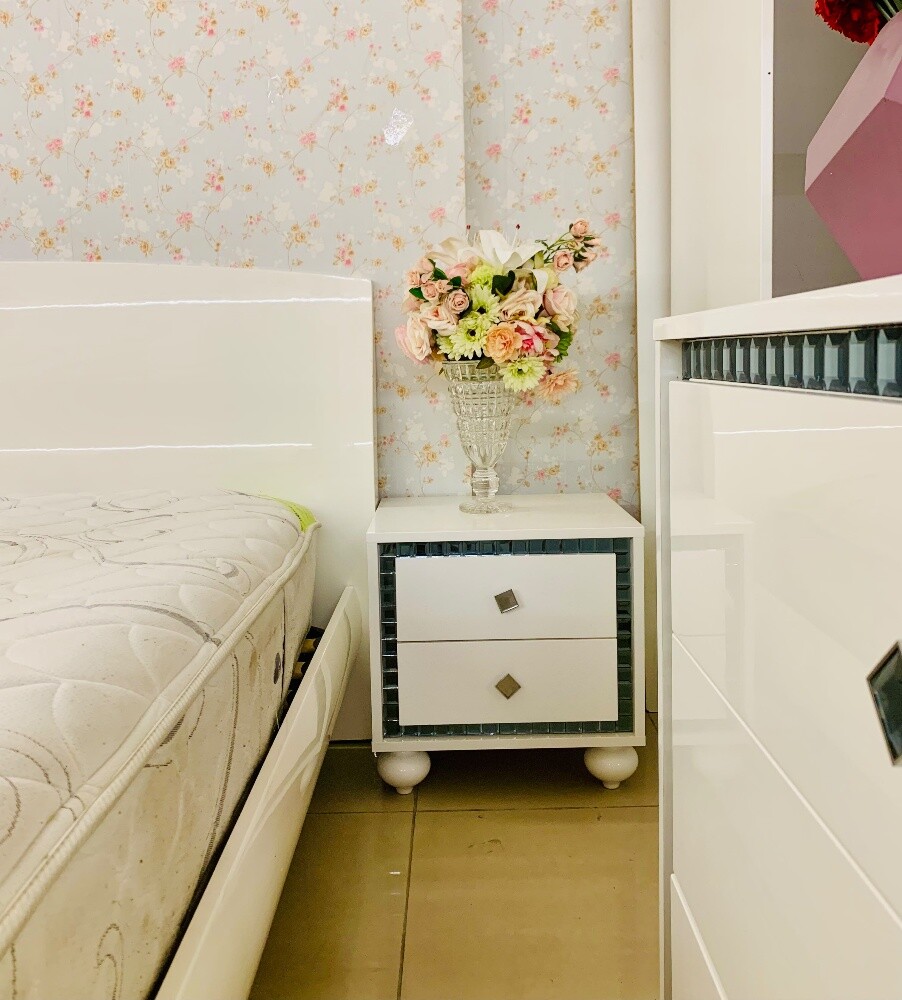 HOME CENTER KING BED SET. - 4