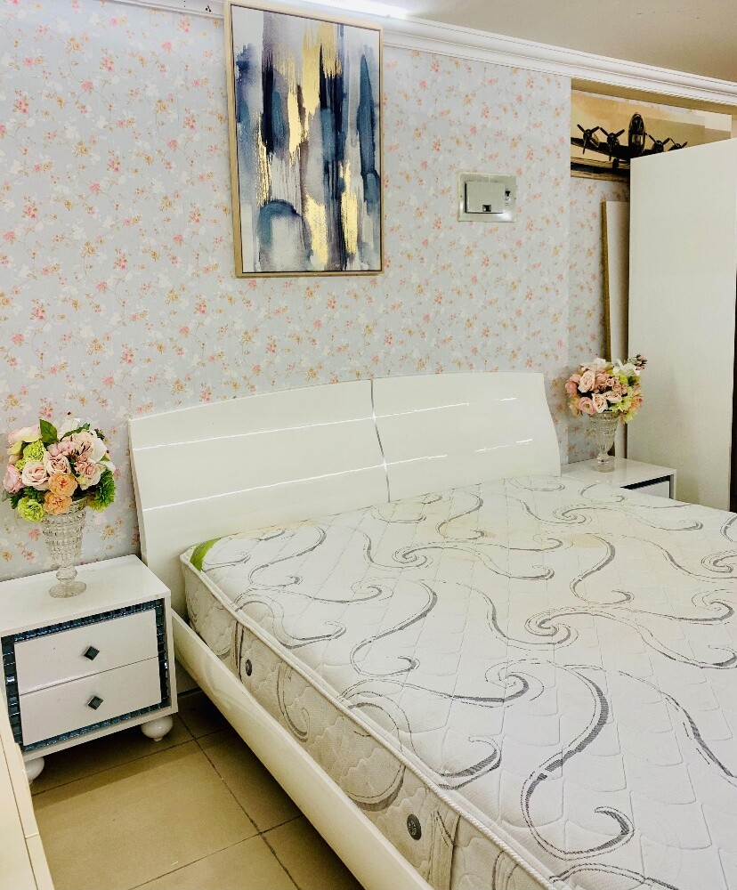 HOME CENTER KING BED SET. - 5