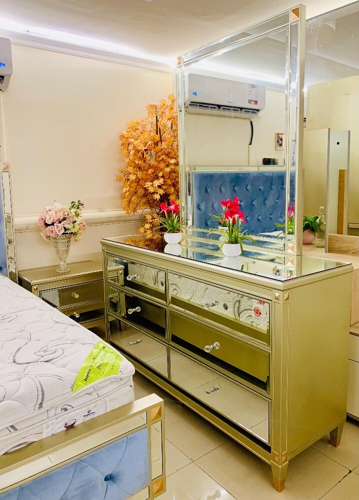 HOME CENTER KING BEDROOM SET. - 8