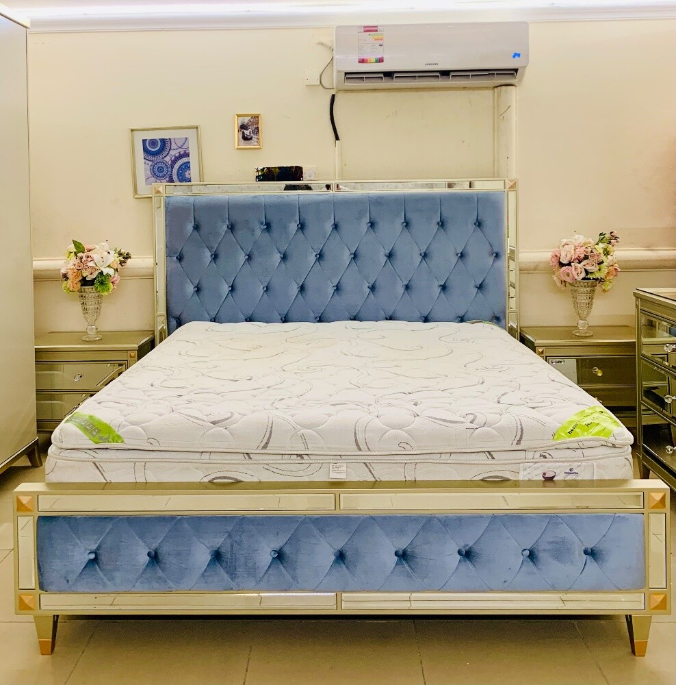 HOME CENTER KING BEDROOM SET. - 4