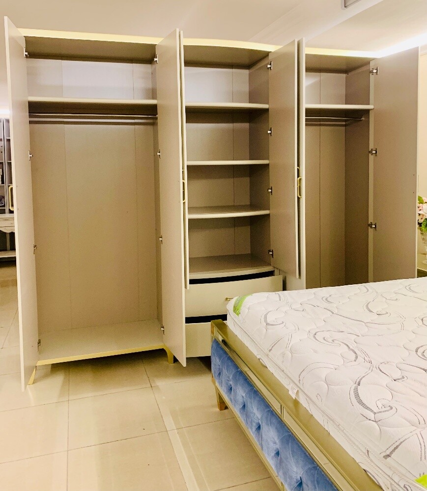 HOME CENTER KING BEDROOM SET. - 11