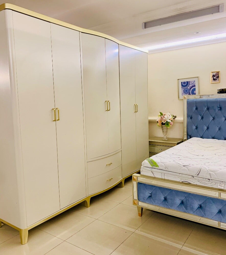 HOME CENTER KING BEDROOM SET. - 9