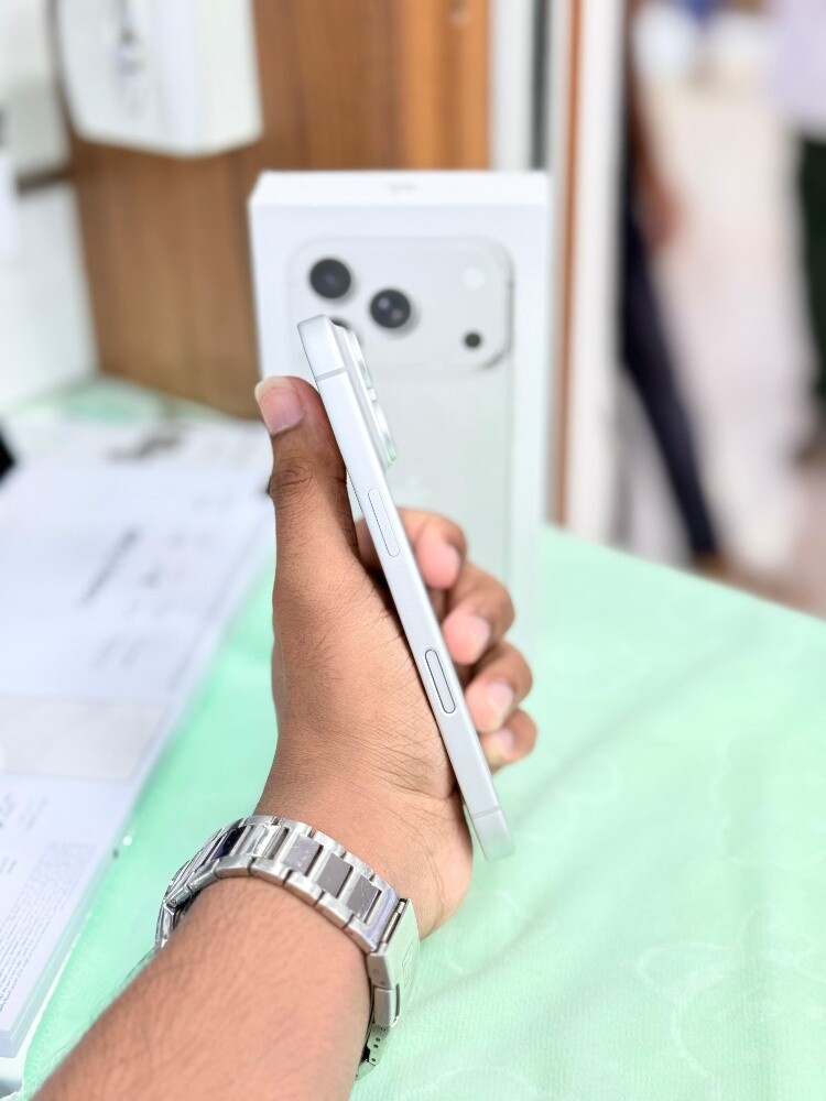APPLE IPHONE 18 PRO 256gb SILVER - 5