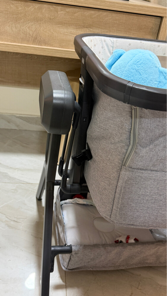 Baby bed with vibrator and electron - 3