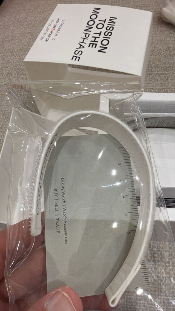 Omega x Swatch MoonSwatch Snoopy - 3