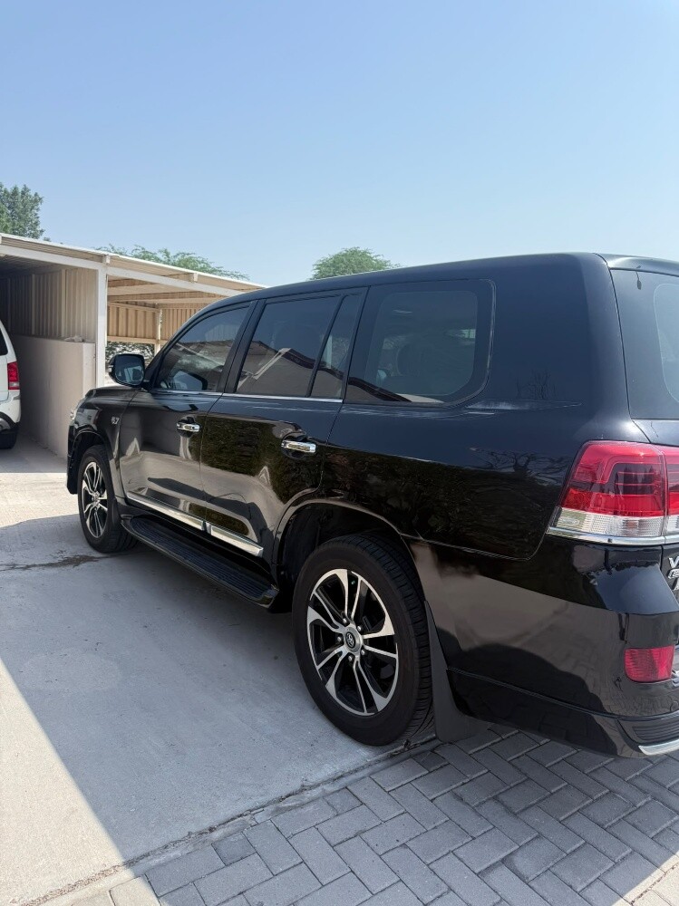 LAND CRUSIER VXR 5.7 - 6