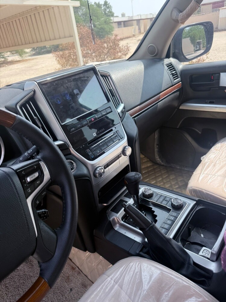 LAND CRUSIER VXR 5.7 - 10