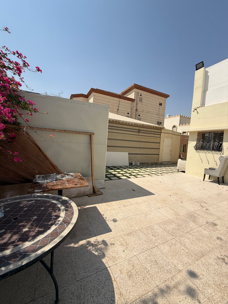 بيت شعبي طابقين كبير مع مجالس  - 2