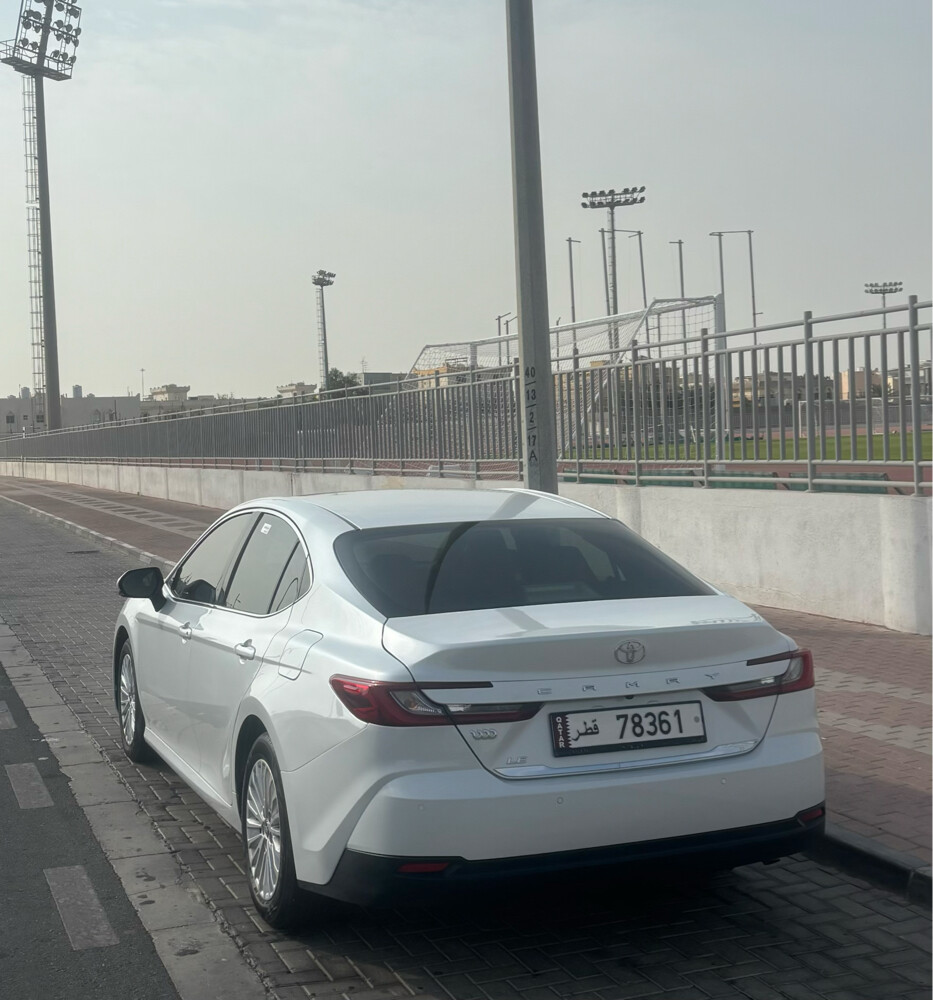 Toyota Camry LE - 4